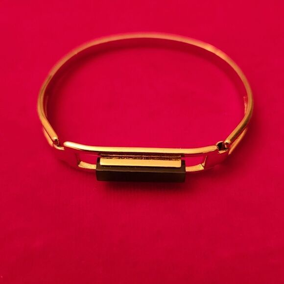 Avon Vintage Signed Gold Plated Bangle Bracelet Green Stone - Picture 1 of 4
